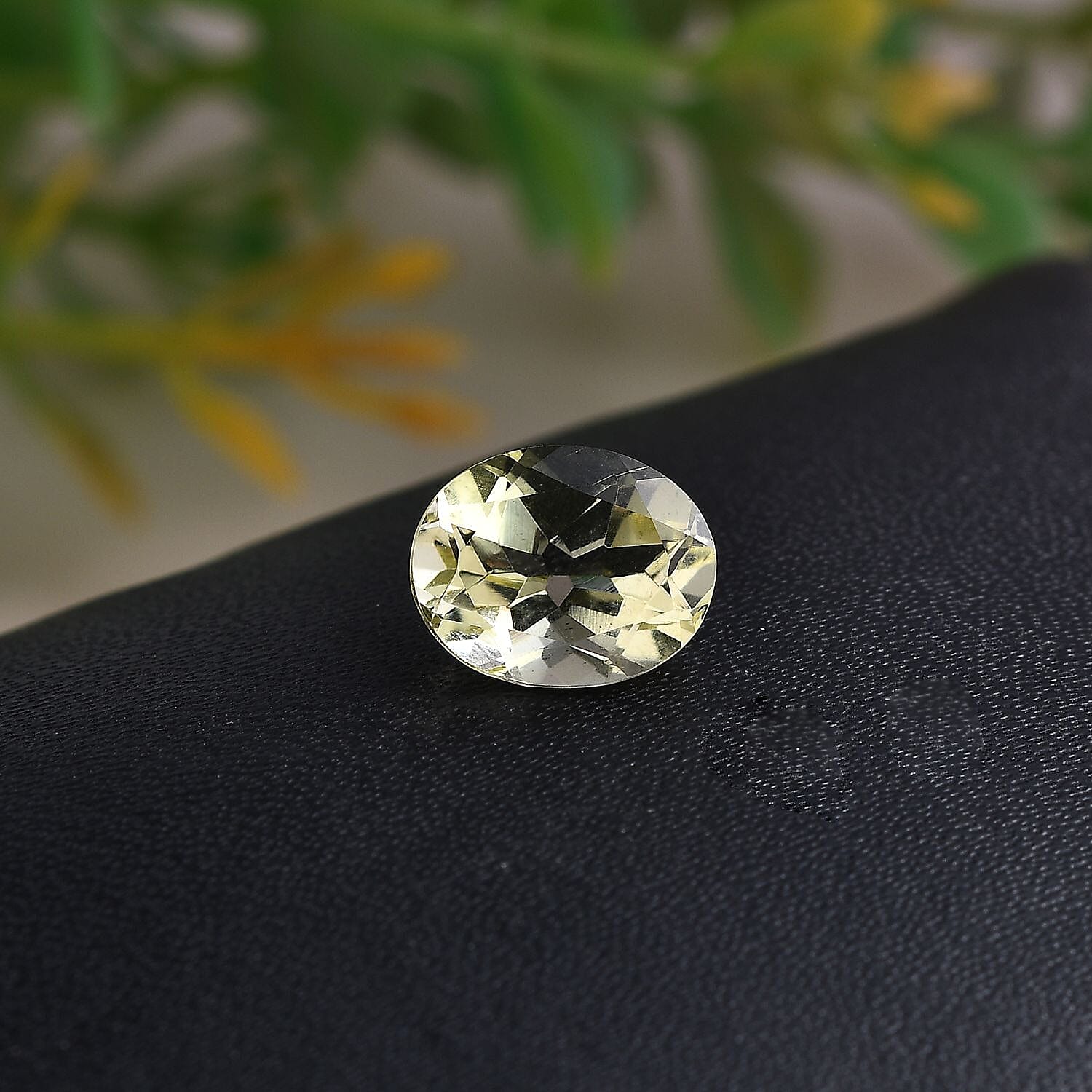 Green Gold Quartz Oval 10x8 mm