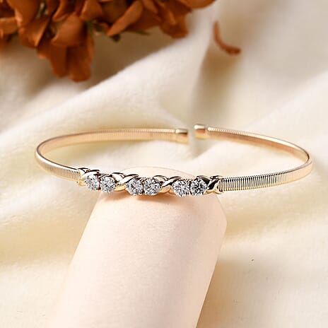 JCK Vegas Find Luxuriant - 9K Yellow Gold SGL Certified Lab Grown Diamond (VS-EF) Bangle (Size - 7.5) 1.03 Ct, Gold Wt 6.88 Gms.