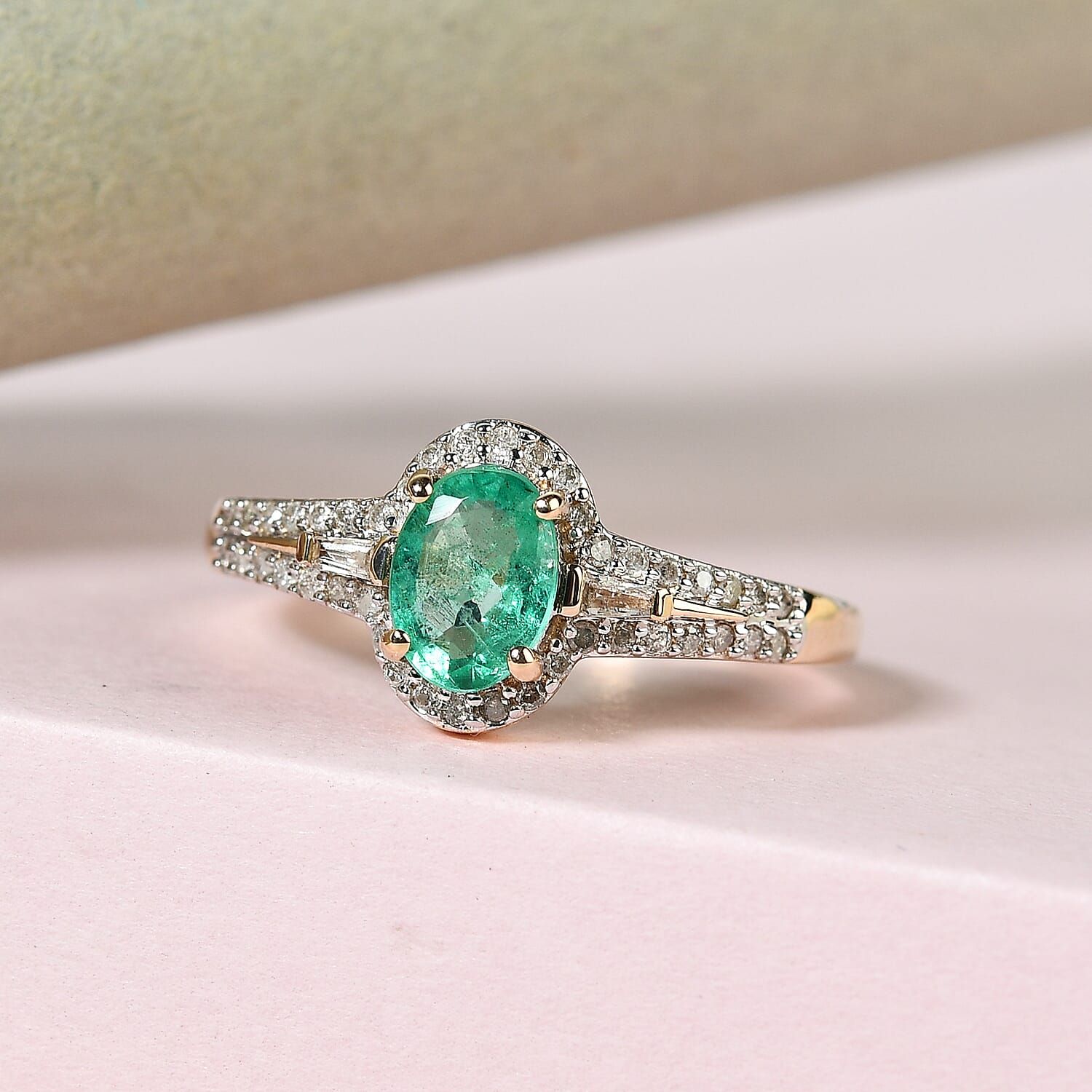 9K Yellow Gold AAA Boyaca Colombian Emerald and Diamond Ring 1.01 Ct.