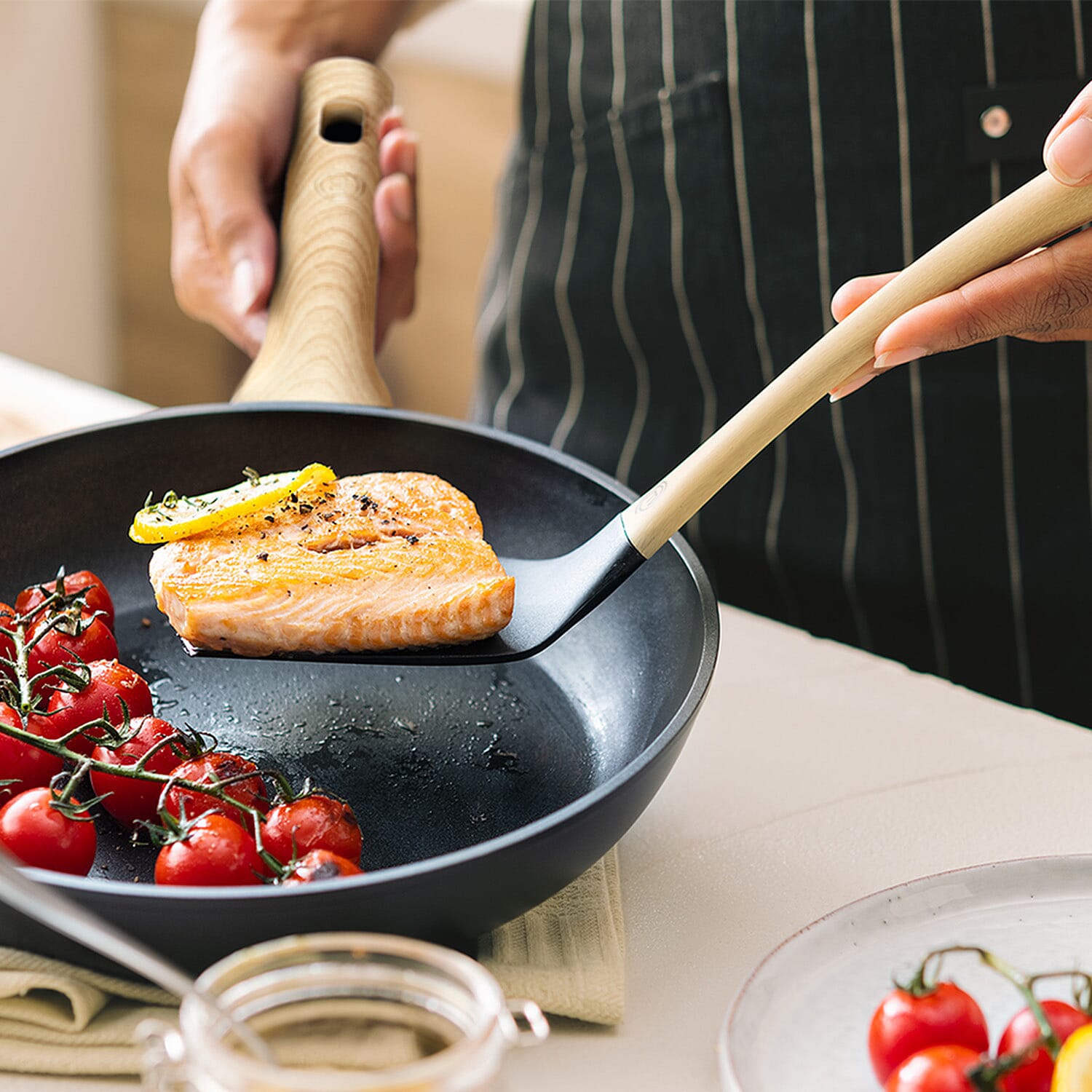 MASTERCHEF FRYING PAN 24CM - Wood Black