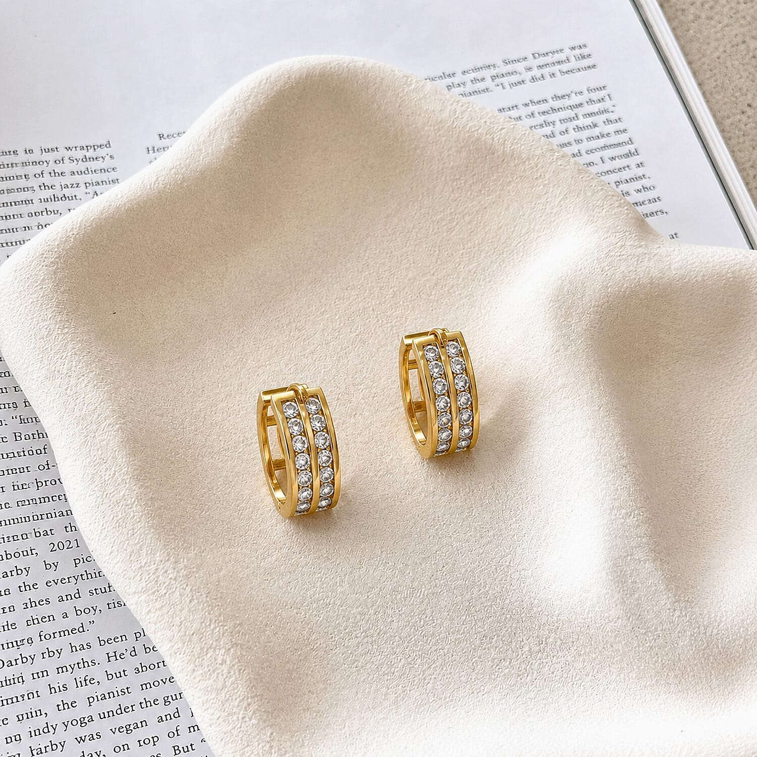 9K Yellow Gold  A   White Cubic Zirconia  Earring 2.24 pc,  Gold Wt. 2.2 Gms  2.240  Ct.