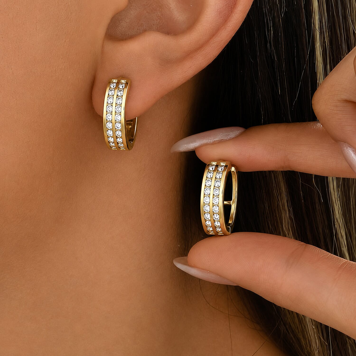 9K Yellow Gold  A   White Cubic Zirconia  Earring 2.24 pc,  Gold Wt. 2.2 Gms  2.240  Ct.