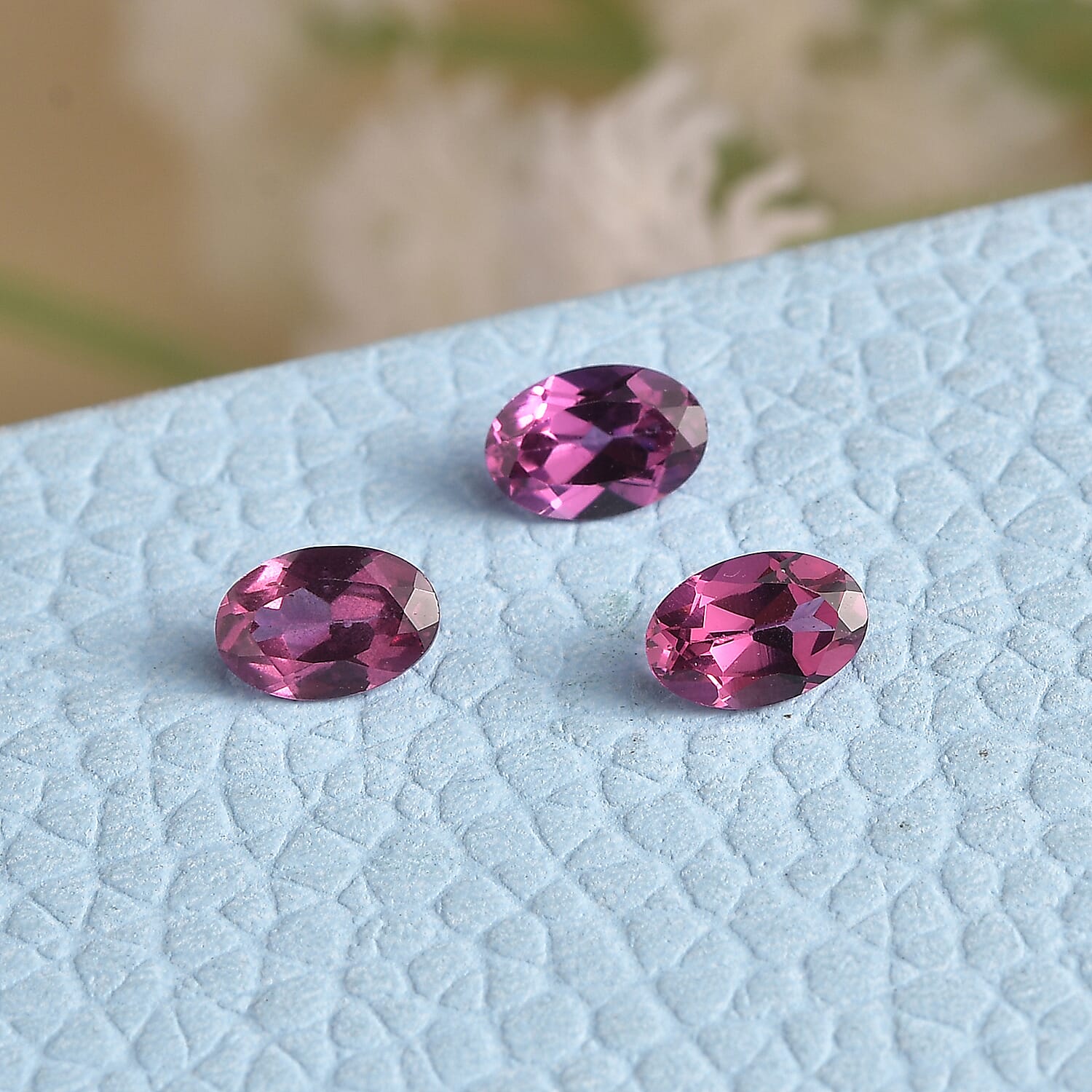 Rhodolite Garnet Oval 6x4 mm