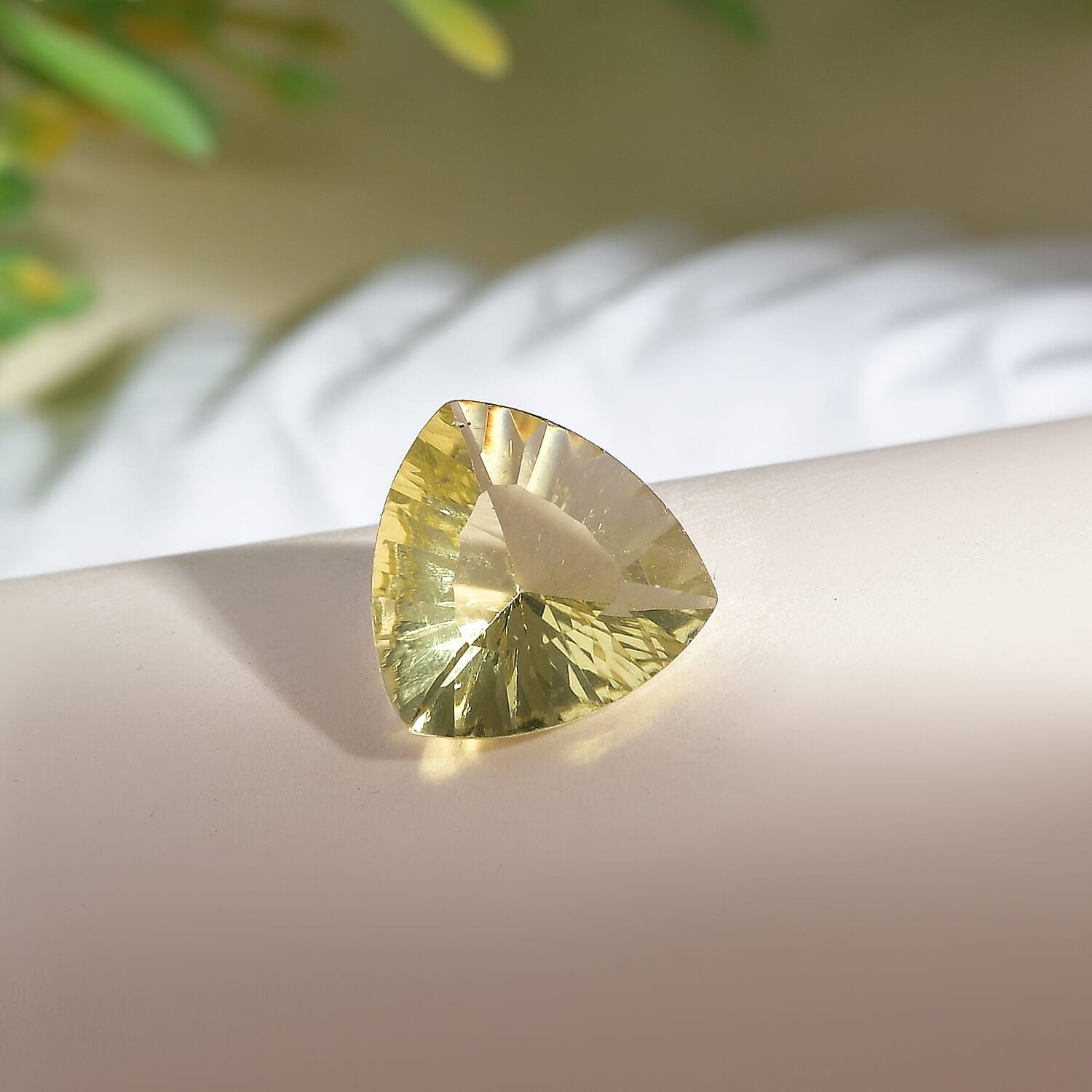 Green Gold Quartz Trillion 12 mm