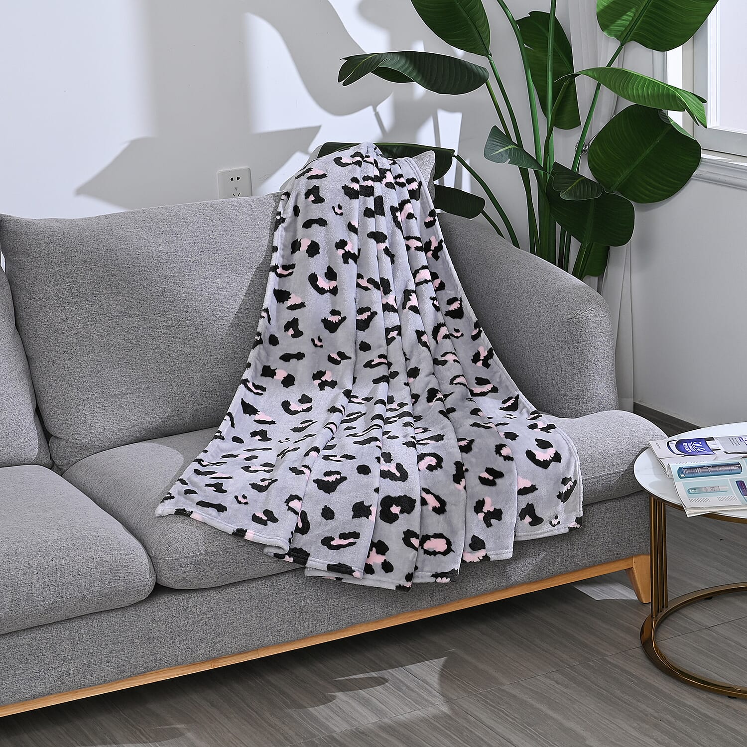 Cosytime Zebra 270gsm Flannel Blanket (Size 200x150 cm) - Zebra & White