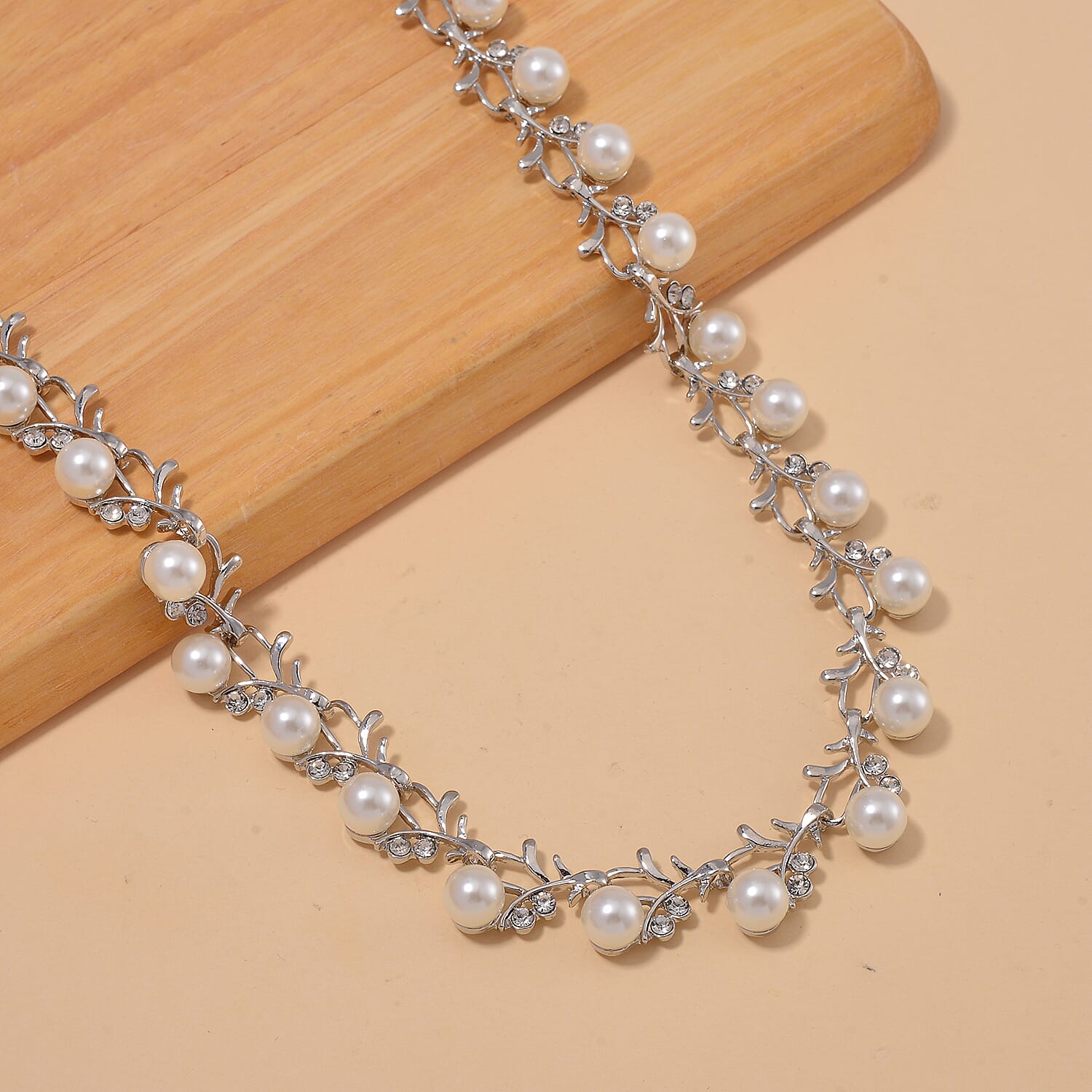 White Shell Pearl & White Crystal Necklace (Size - 18-2 Ext) in White Tone 100.20 Ct. White Shell Pearl & White Crystal Necklace (Size - 18-2 Ext) in White Tone 100.20 Ct.