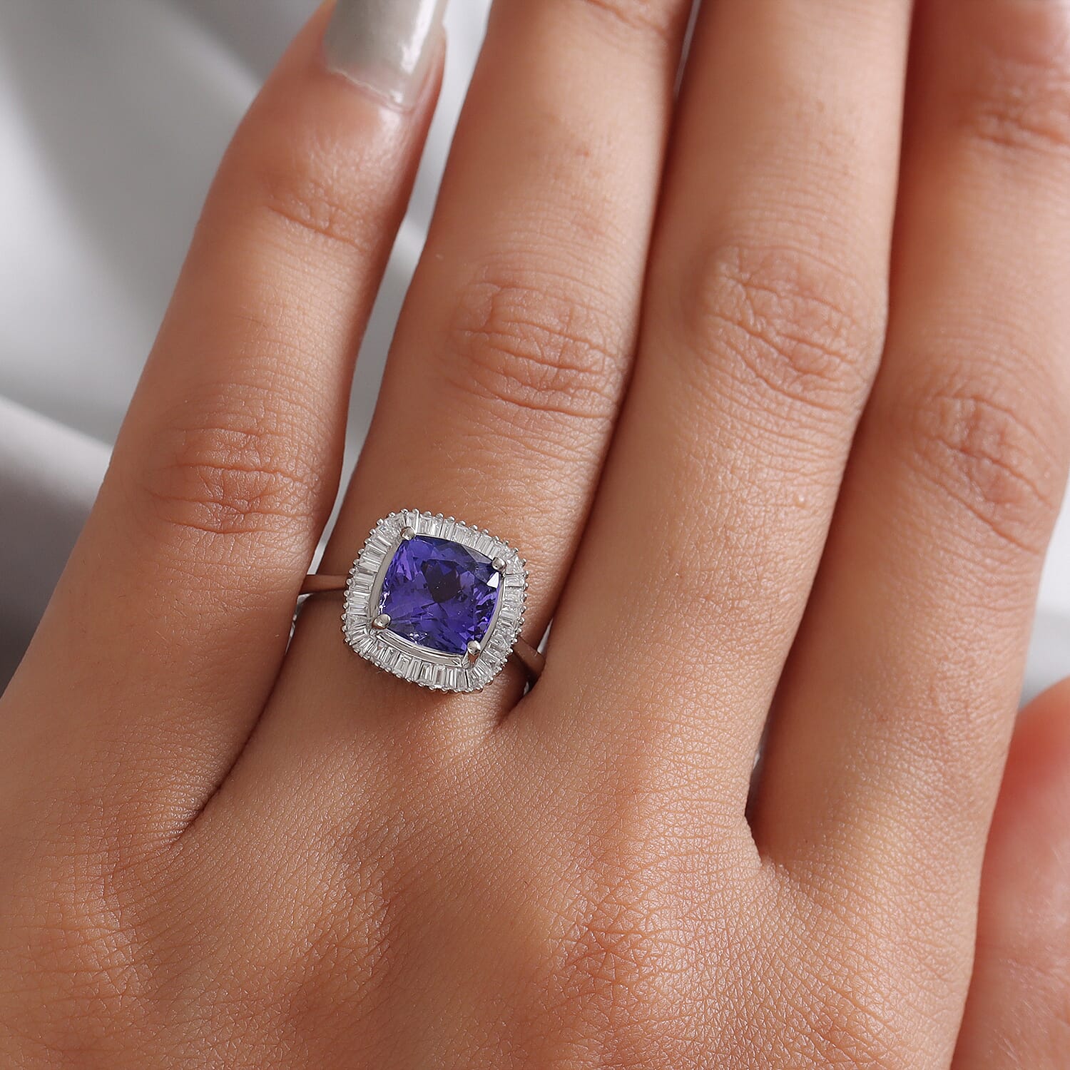 RHAPSODY 950 Platinum AAAA Tanzanite and Diamond (VS-E-F) Ring 2.75 Ct, Platinum Wt. 5.10 Gms