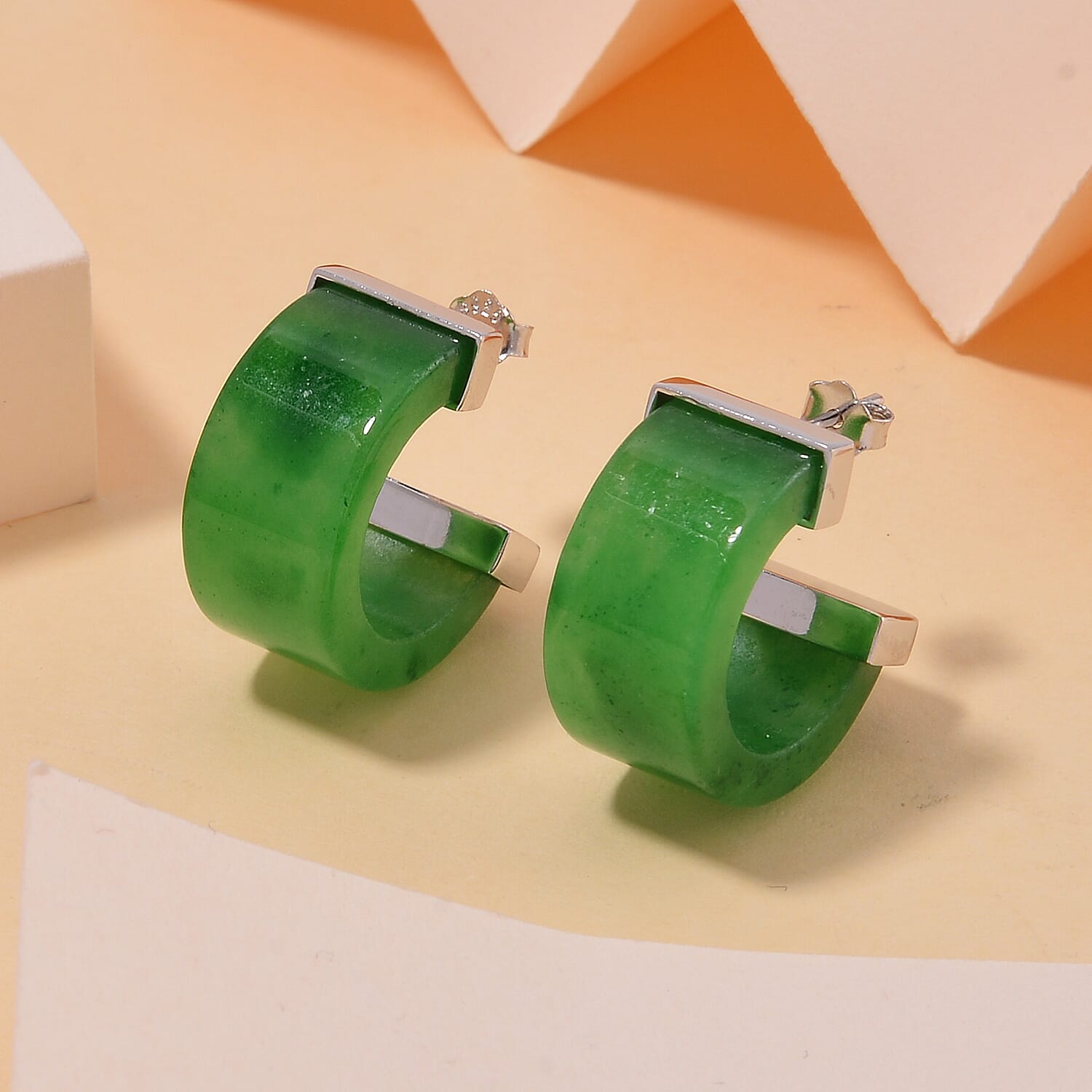 Green Jade Earring in rhodium Sterling Silver 42.00 ct 42.000 Ct.