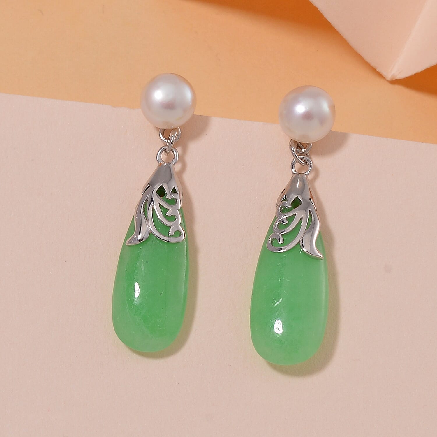 Rare Find -- Green Jade with  White Fresh Water Pearl  Earring in rhodium Sterling Silver 10.00 Ct