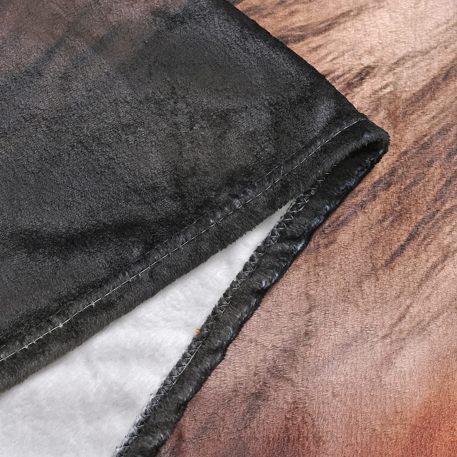 240GSM Flannel Digital Animal Printed Blanket (Size 200x150) - Wolf