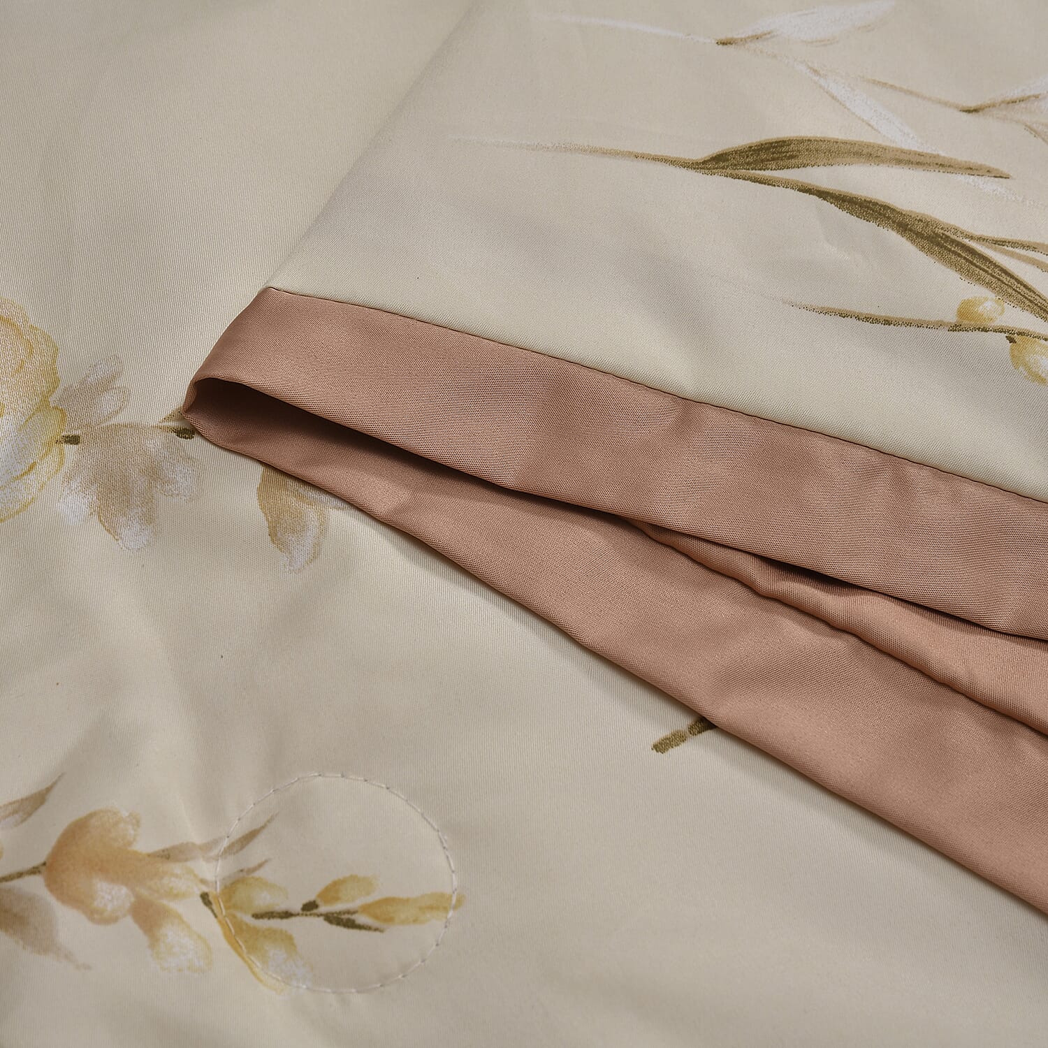 4 Seasons Luxury Bedding Collection - Down Alternative King Size Comforter Quilt With Silk Like Cover & Matching Pillowcases 4 Seasons Luxury Bedding Collection - Down Alternative King Size Comforter Quilt With Silk Like Cover & Matching Pillowcases
