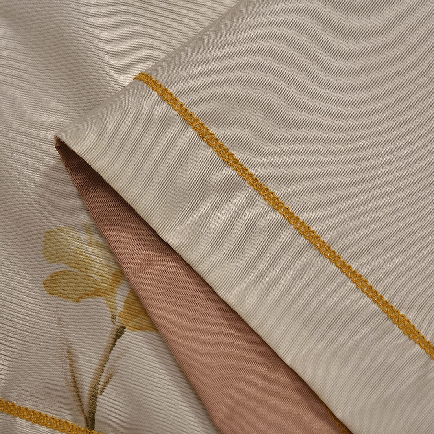 4 Seasons Luxury Bedding Collection - Down Alternative King Size Comforter Quilt With Silk Like Cover & Matching Pillowcases 4 Seasons Luxury Bedding Collection - Down Alternative King Size Comforter Quilt With Silk Like Cover & Matching Pillowcases