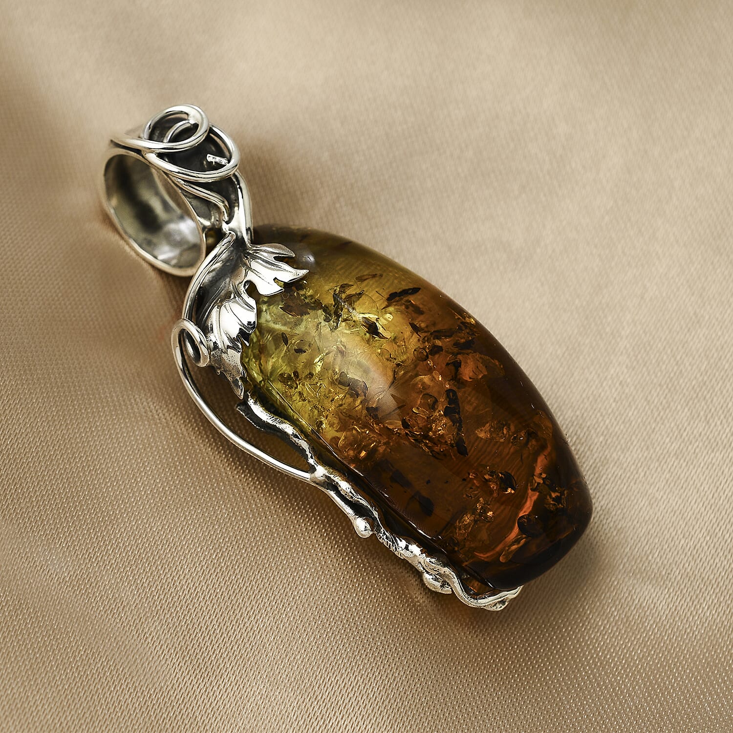 Amber Pendant in Sterling Silver 37.90 Ct