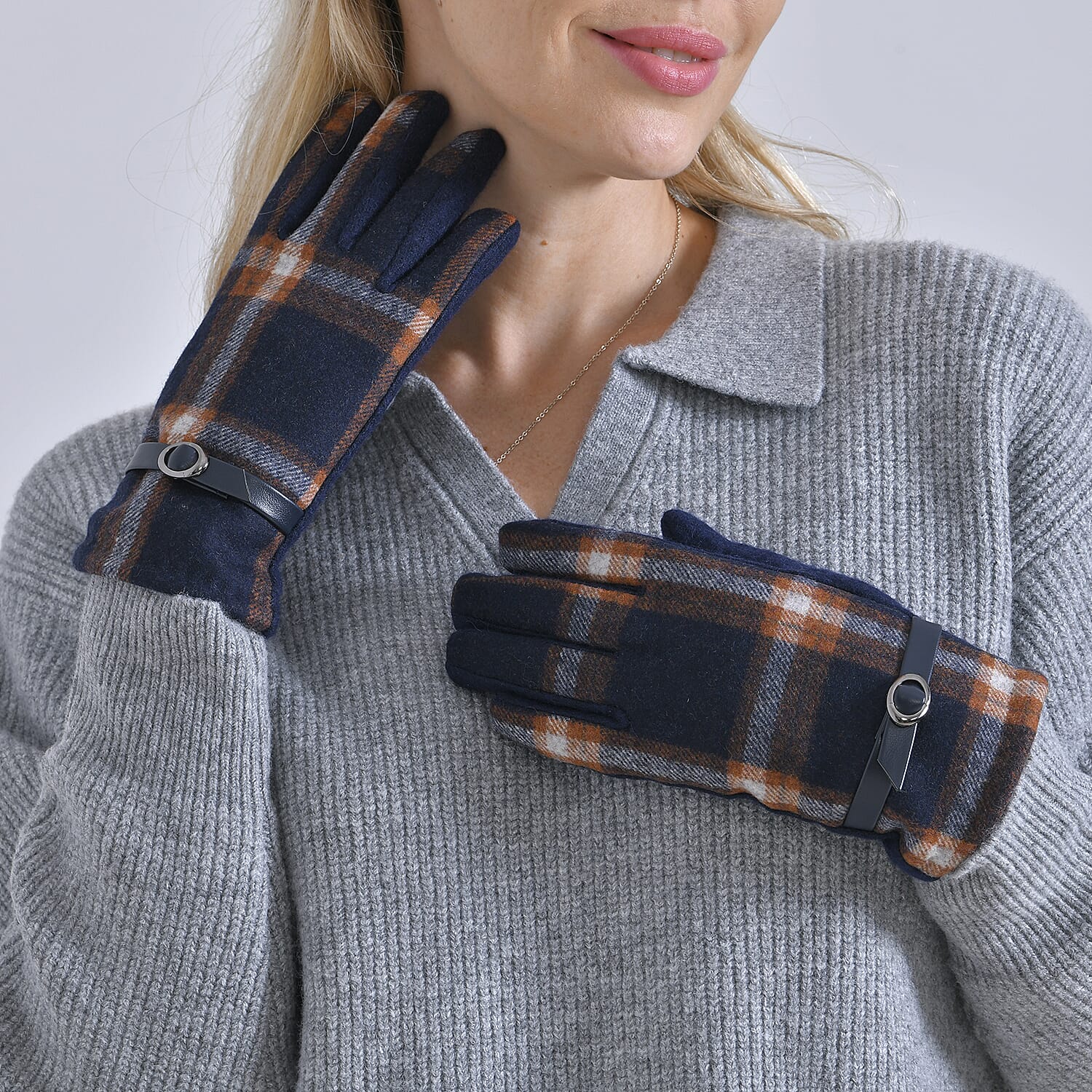 Winter Fashion Must Have - Designer Inspiration -CASHMERE Gloves - Black