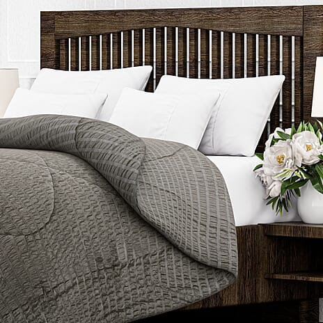Luxurious Seersucker Quilted Comforter (Size 228X240 Cm) - Grey