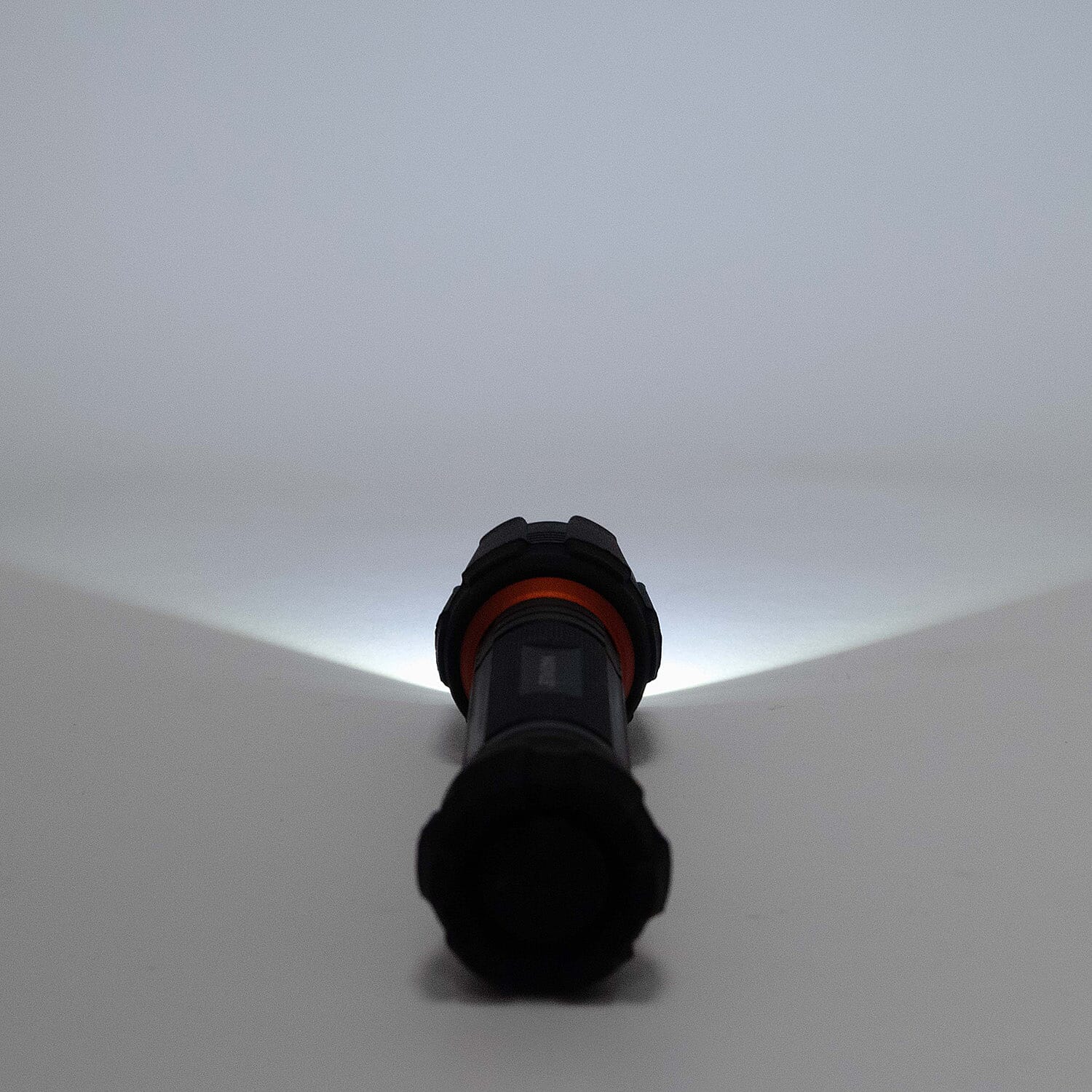 Maximus 3W LED Flashlight 255 Lumen Power (4 light modes) (Duracell Batteries inc.)