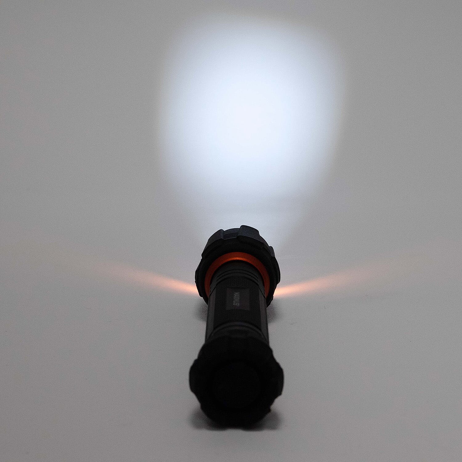 Maximus 3W LED Flashlight 255 Lumen Power (4 light modes) (Duracell Batteries inc.)