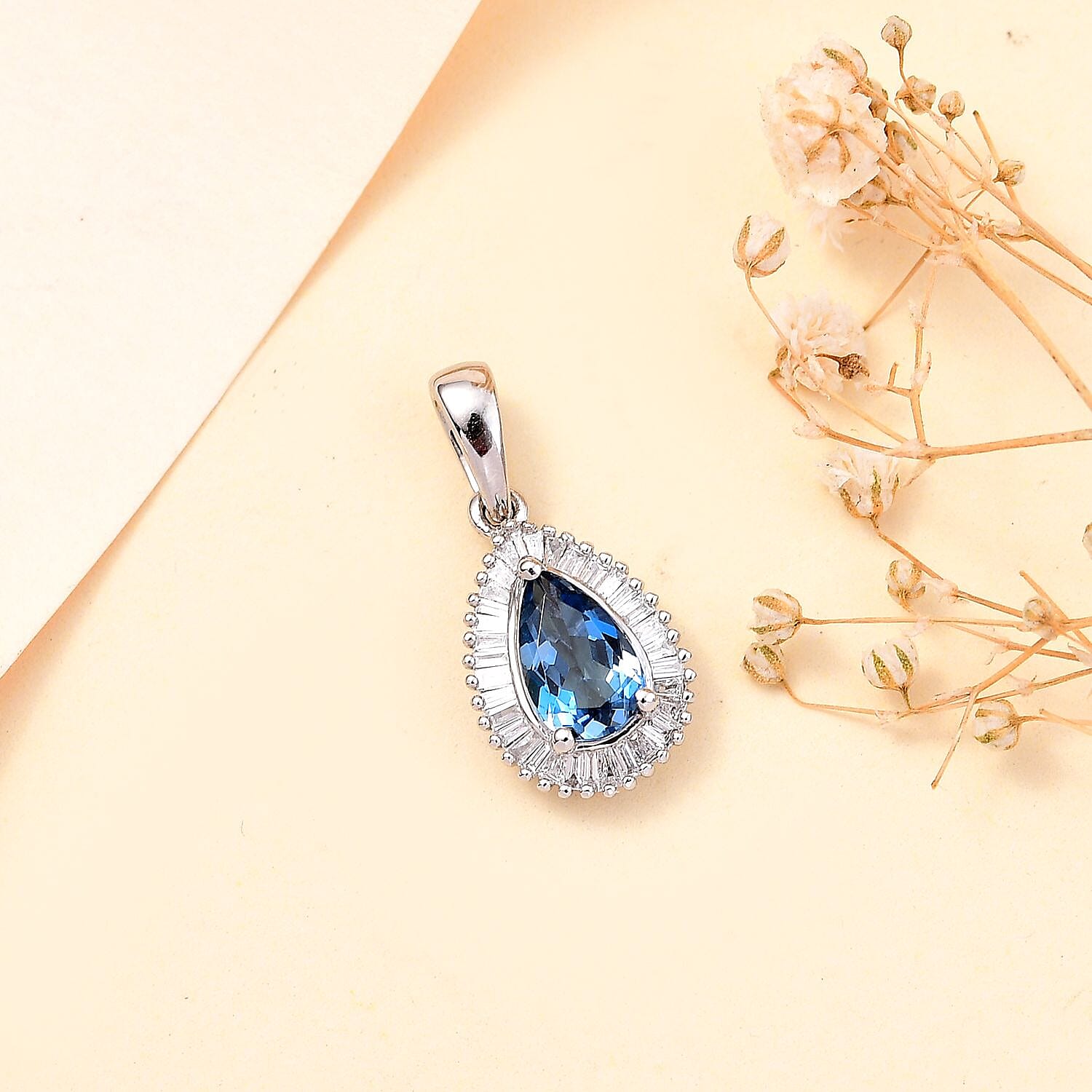 Certified & Appraised RHAPSODY 950 Platinum GSI Certified AAAA Santa Maria Aquamarine & Diamond (V-S-E-F) Solitaire Pendant 1.00 Ct.