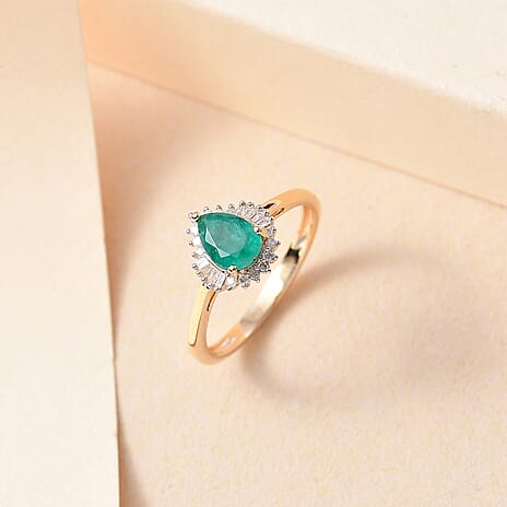 9K Yellow Gold  AAA Emerald & Diamond Ring