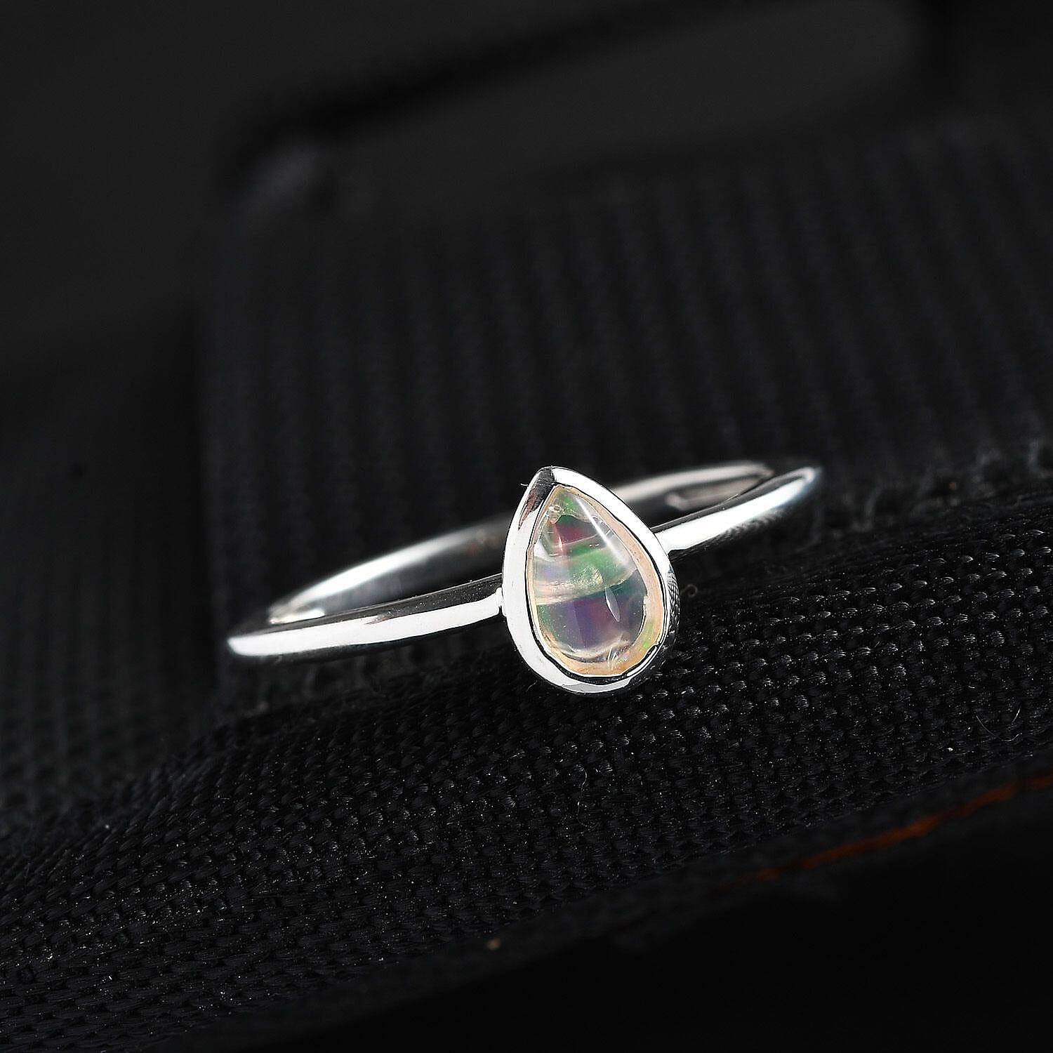 Solitaire, Ethiopian opal Southwestern setting high quality 925 Sterling Silver Ring