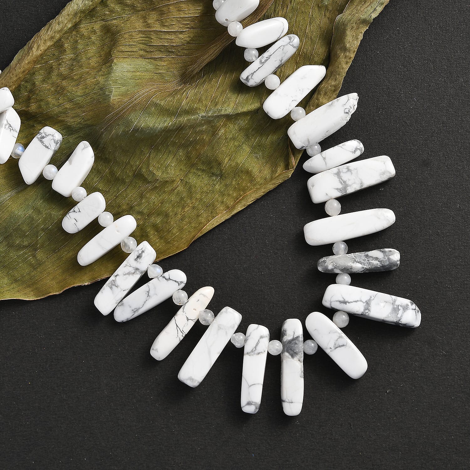 White Howlite, Rainbow Moonstone Necklace (Size - 20) With Senorita Clasp in Pure White Platinum Overlay, 255.550 Ct.
