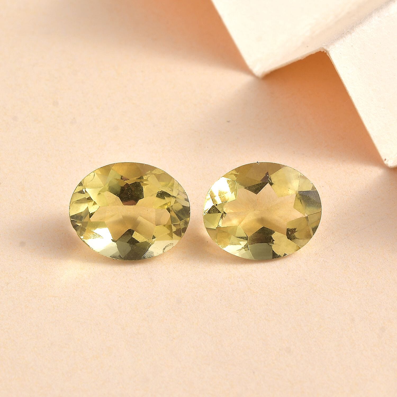 Green Gold Quartz Oval 11x9 mm