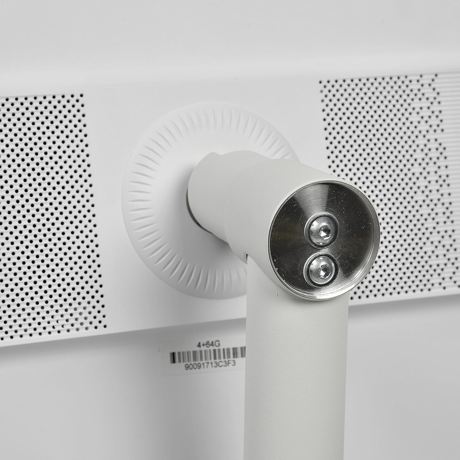 Tech Accessories (Size 1070x195 cm) - White & White