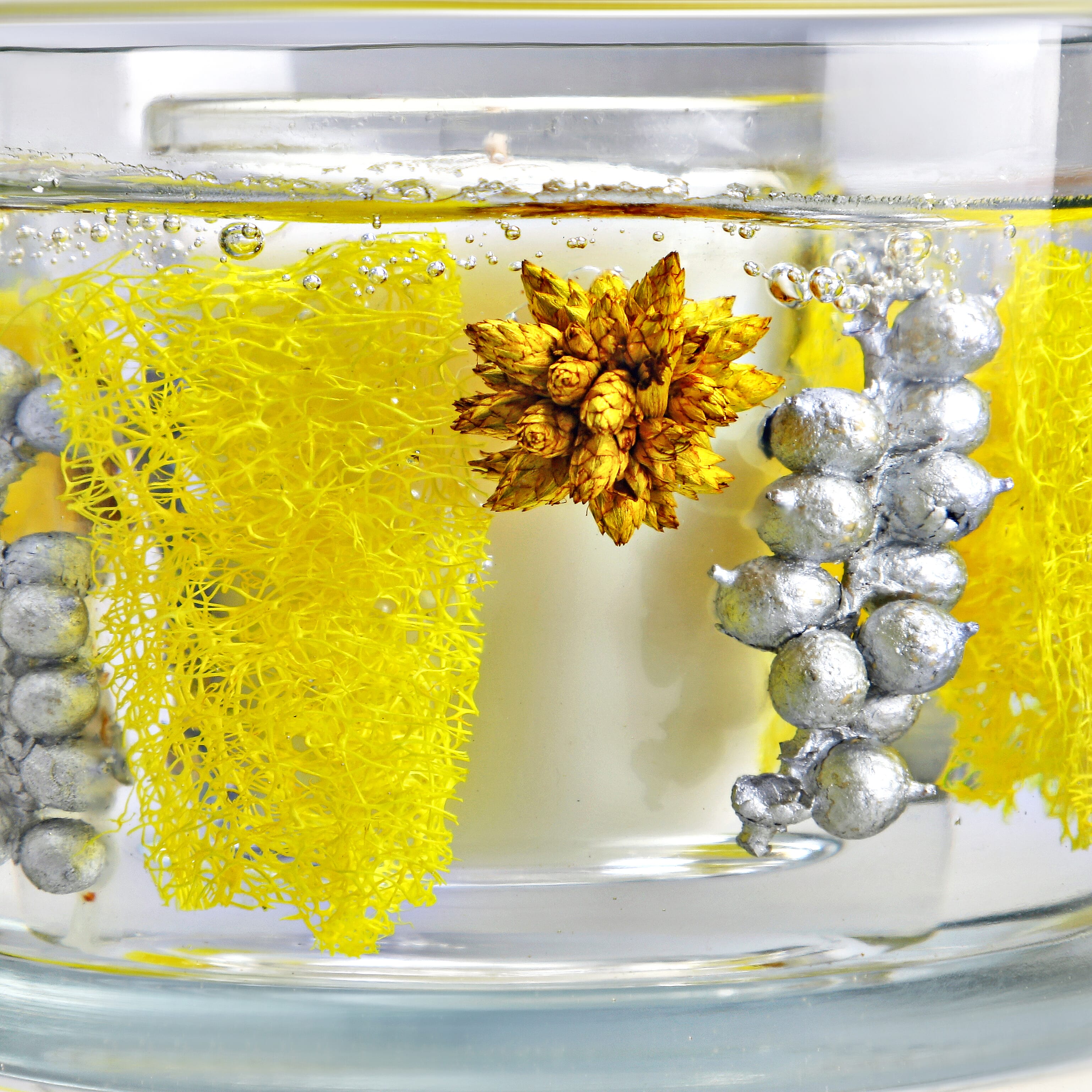 Decorative Gel Candle with Glowing Effect and Embedded Flowers (200g) - Citronella