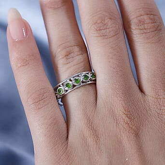 https://tjcuk.sirv.com/Products/78/5/7855104/Natural-Chrome-Diopside-Blue-Sapphire-Band-Ring-in-rhodium-Sterling-Si_7855104_2.jpg?w=342&h=342
