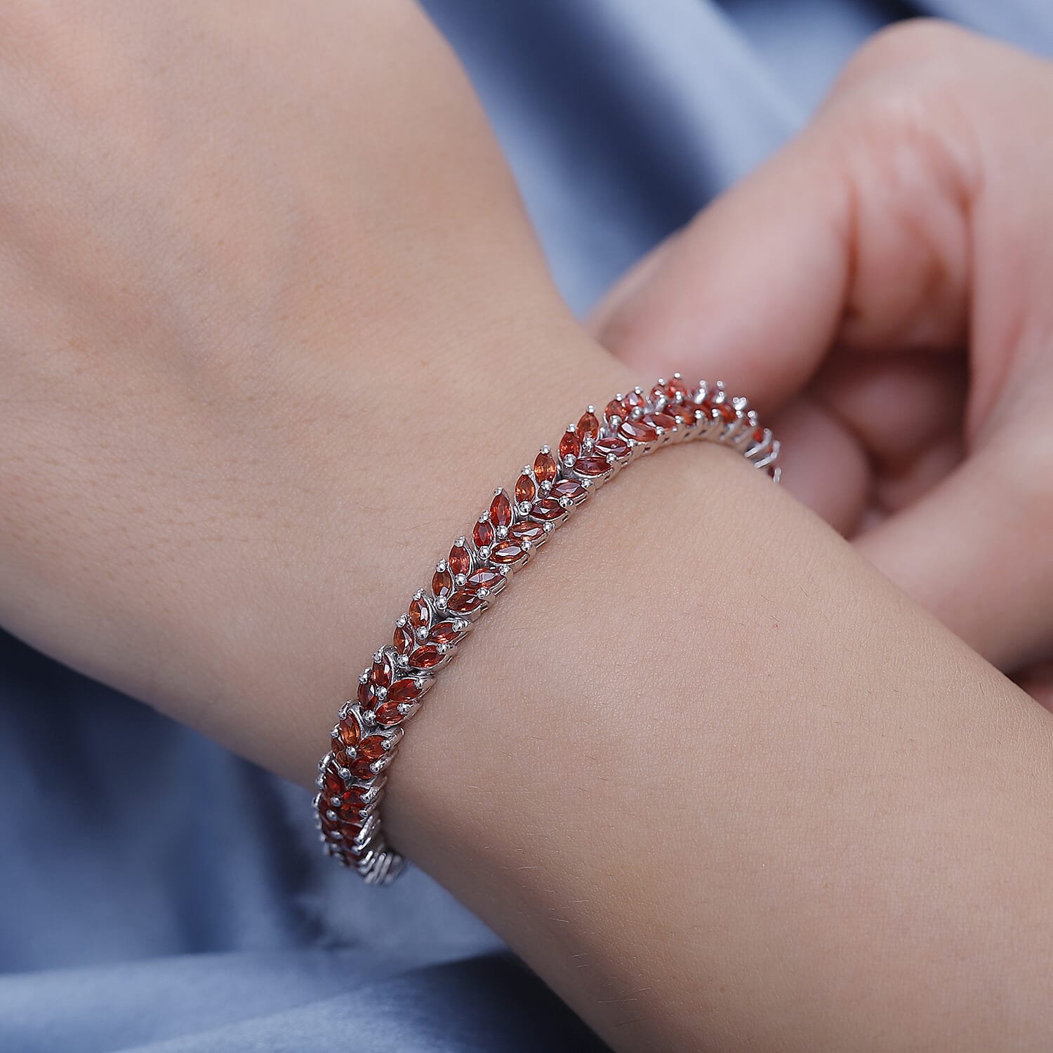 AAA Songea Sapphire  Bracelet (Size - 7) in rhodium Sterling Silver 12.80 ct,  Silver Wt. 15 Gms