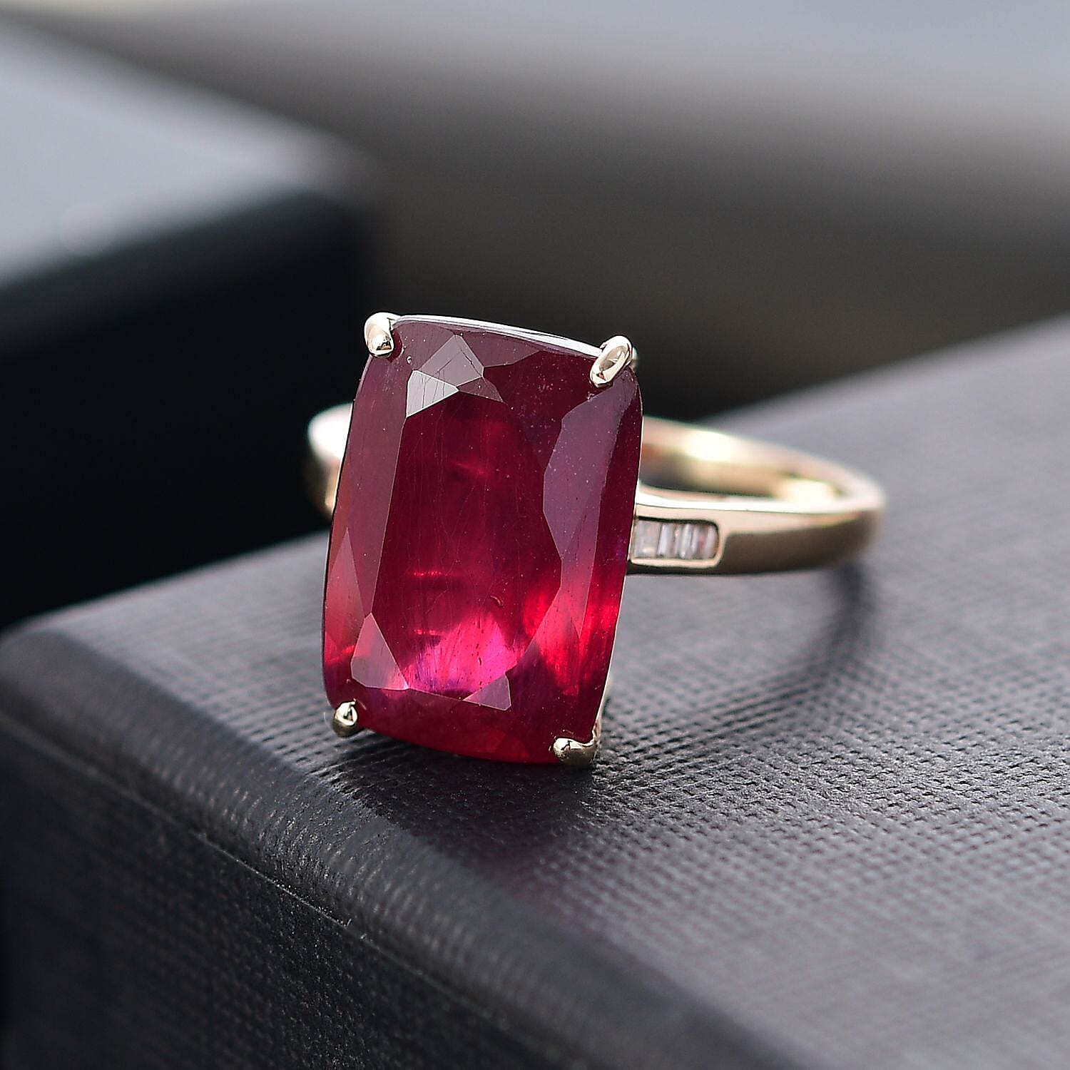 9K Yellow Gold AAA African Ruby, White Diamond Ring 10.55 Ct.