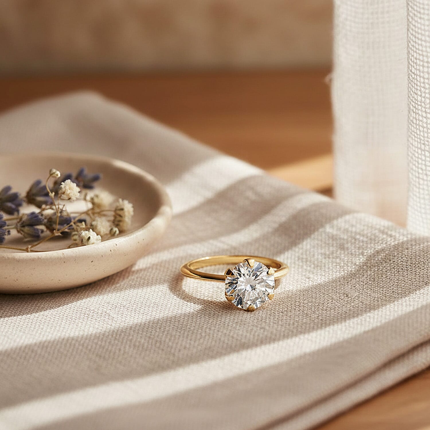 Luxuriant 9K Yellow Gold SGL Certified (VS-EF) Lab Grown Diamond Floatel Solitaire Ring 1.00 Ct.