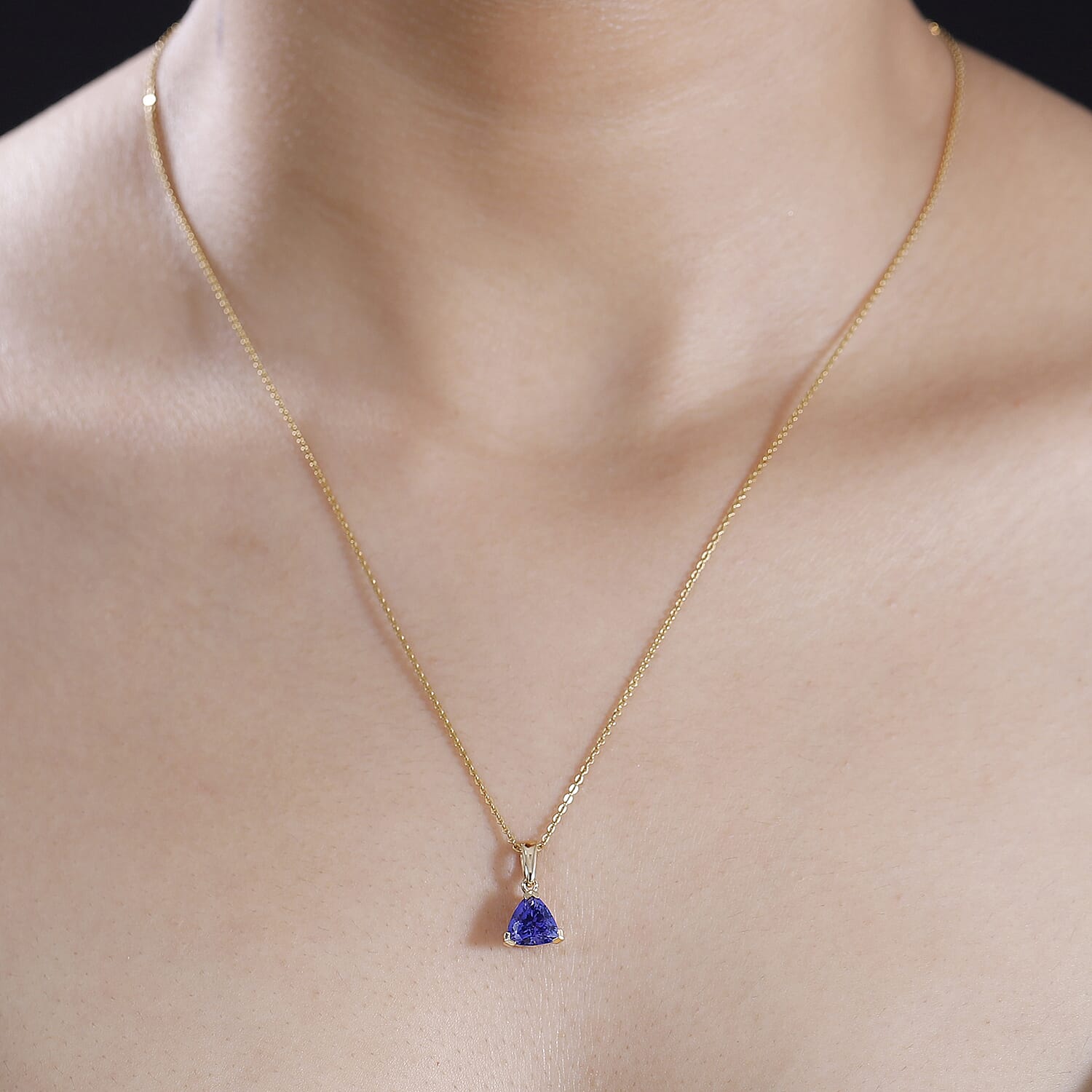 ILIANA 18K Yellow Gold AAA Tanzanite Solitaire Pendant, 1.699  Ct.