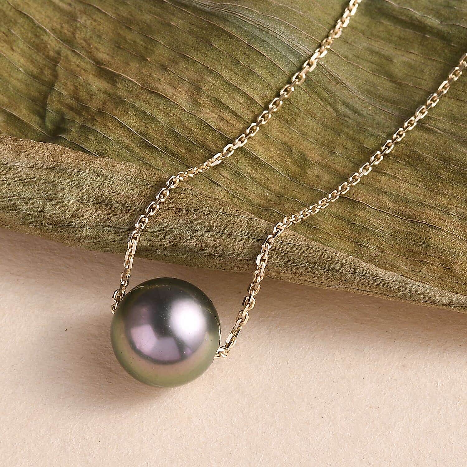 14K Yellow Gold AGI Certified AAA Tahiti Pearl Pendant with Chain (Size 18) 5.80 Ct.