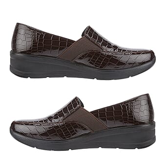 https://tjcuk.sirv.com/Products/78/9/7897202/AGATHA-Ladies-Lightweight-Twin-Gusset-Slip-on-Comfort-Shoe-Size-3-Dark_7897202_1.jpg?w=342&h=342