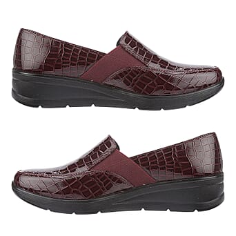 https://tjcuk.sirv.com/Products/78/9/7897234/Ladies-Shoe-Size-5-Burgundy-Croc_7897234_1.jpg?w=342&h=342