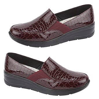 https://tjcuk.sirv.com/Products/78/9/7897235/AGATHA-Ladies-Lightweight-Twin-Gusset-Slip-on-Comfort-Shoe-Size-6-Burg_7897235.jpg?w=342&h=342