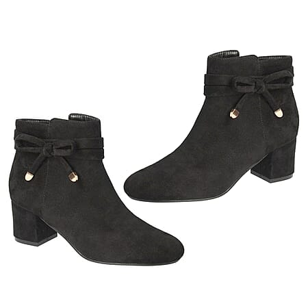 Ladies Block Heel Wide Fit Ankle Boots with Size Tie and Inside Zip