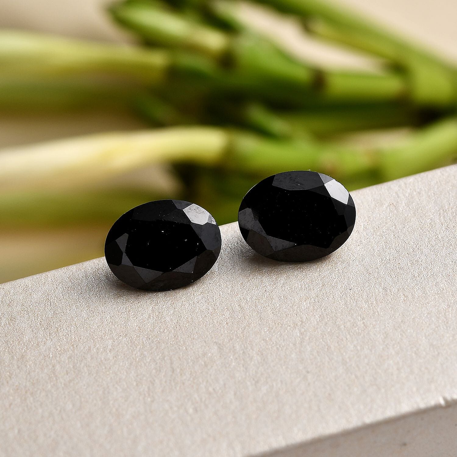 Black Spinel Oval 9x7 mm