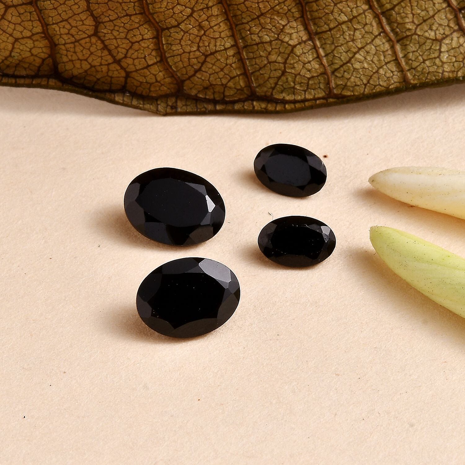 Black Spinel Oval Mix mm
