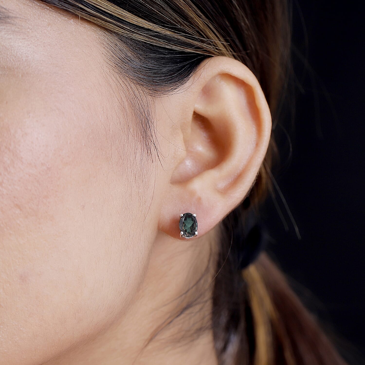 Alexandrite Triplet Quartz Earring in rhodium Sterling Silver 3.00 ct 2.924 Ct.