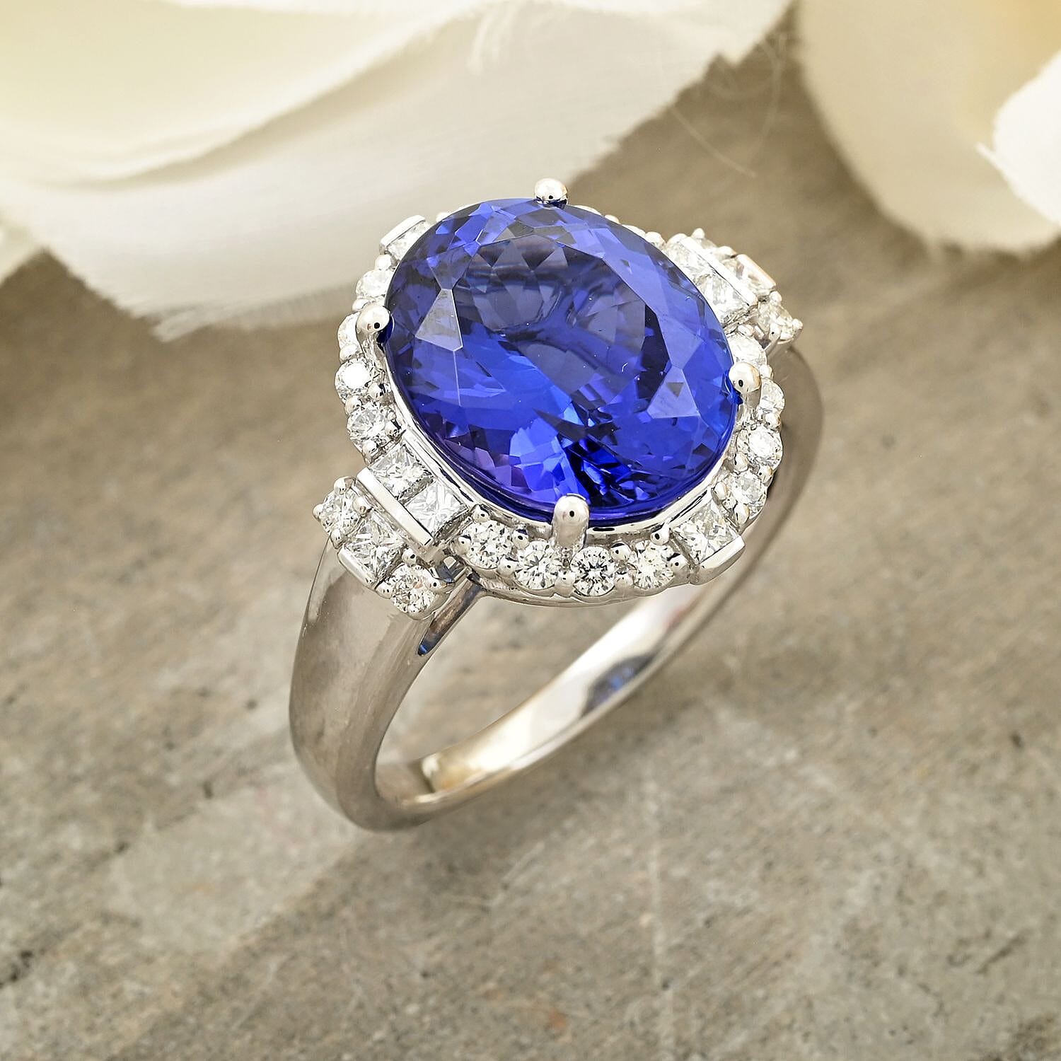 950 Platinum  AAAA  Tanzanite   White Diamond  VS Ring 7.25 pc,  Platinum Wt. 9.99 Gms  7.250  Ct.