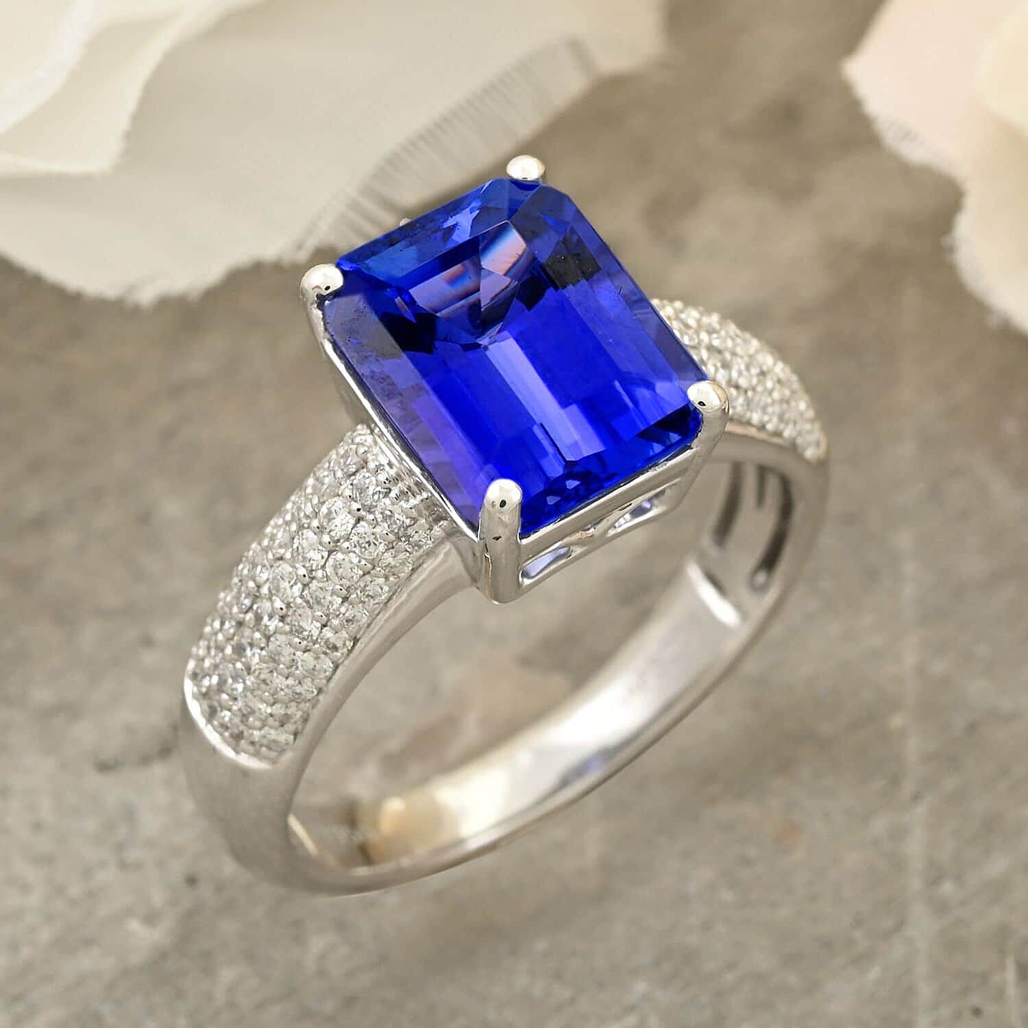 950 Platinum  AAAA  Tanzanite   White Diamond  VS Ring 4.70 pc,  Platinum Wt. 7.72 Gms  4.700  Ct.