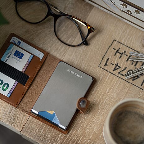 Ledlenser Lite Genuine Leather Wallet, Wireless Charging, Secure Card Holder, Flashlight With RFID Protection - Camel
