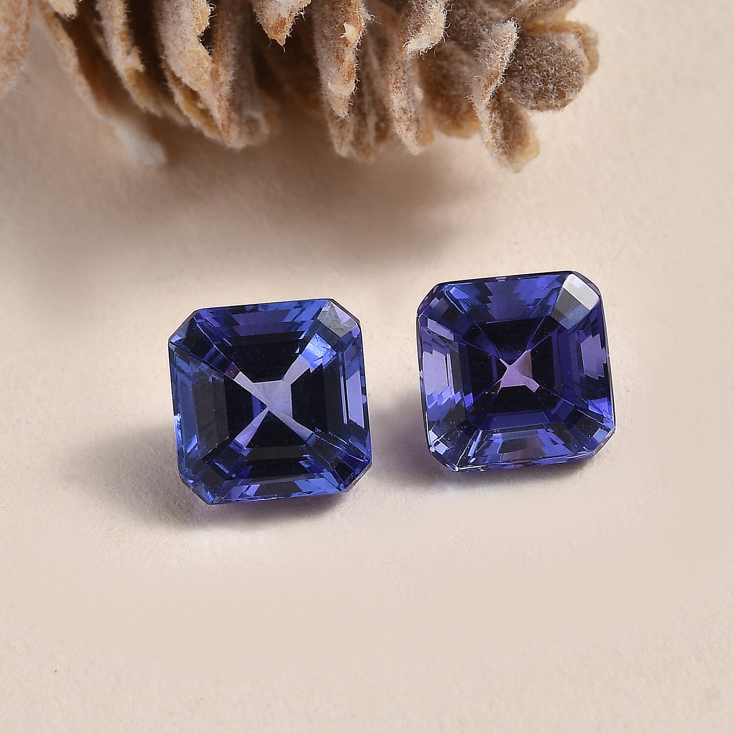Tanzanite Octagon AAAA 7x7 mm Gem deal - 2.5 Ct