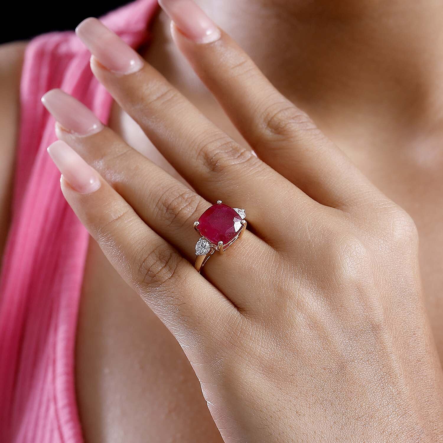 9K Yellow Gold Ruby & Lab Grown Diamond (VS-EF) Ring 9.58 Ct Gold Wt 2.81 Grms