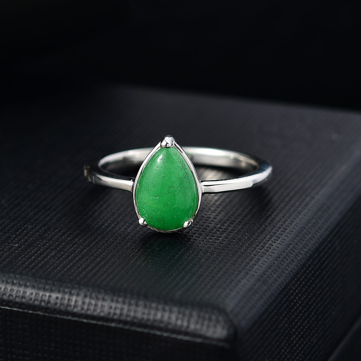Green Jade Ring in Sterling Silver 1.76 Ct.