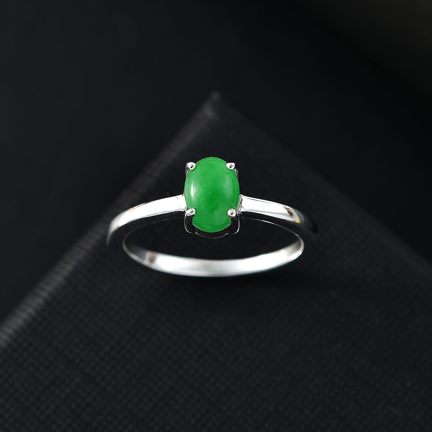 Green Jade Ring in Sterling Silver 1.04 Ct.