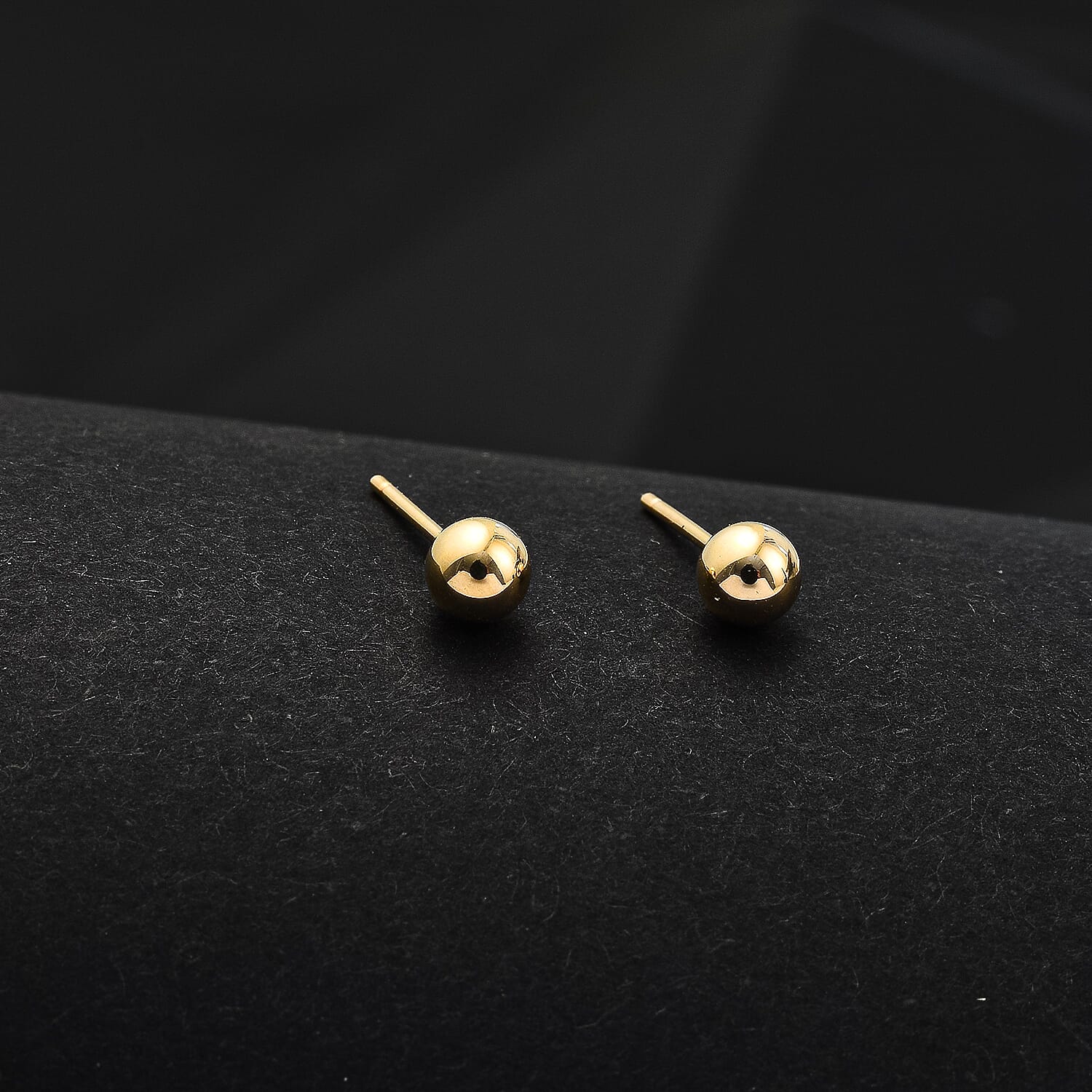 NY Close Out 14K Yellow Gold Ball Stud.
