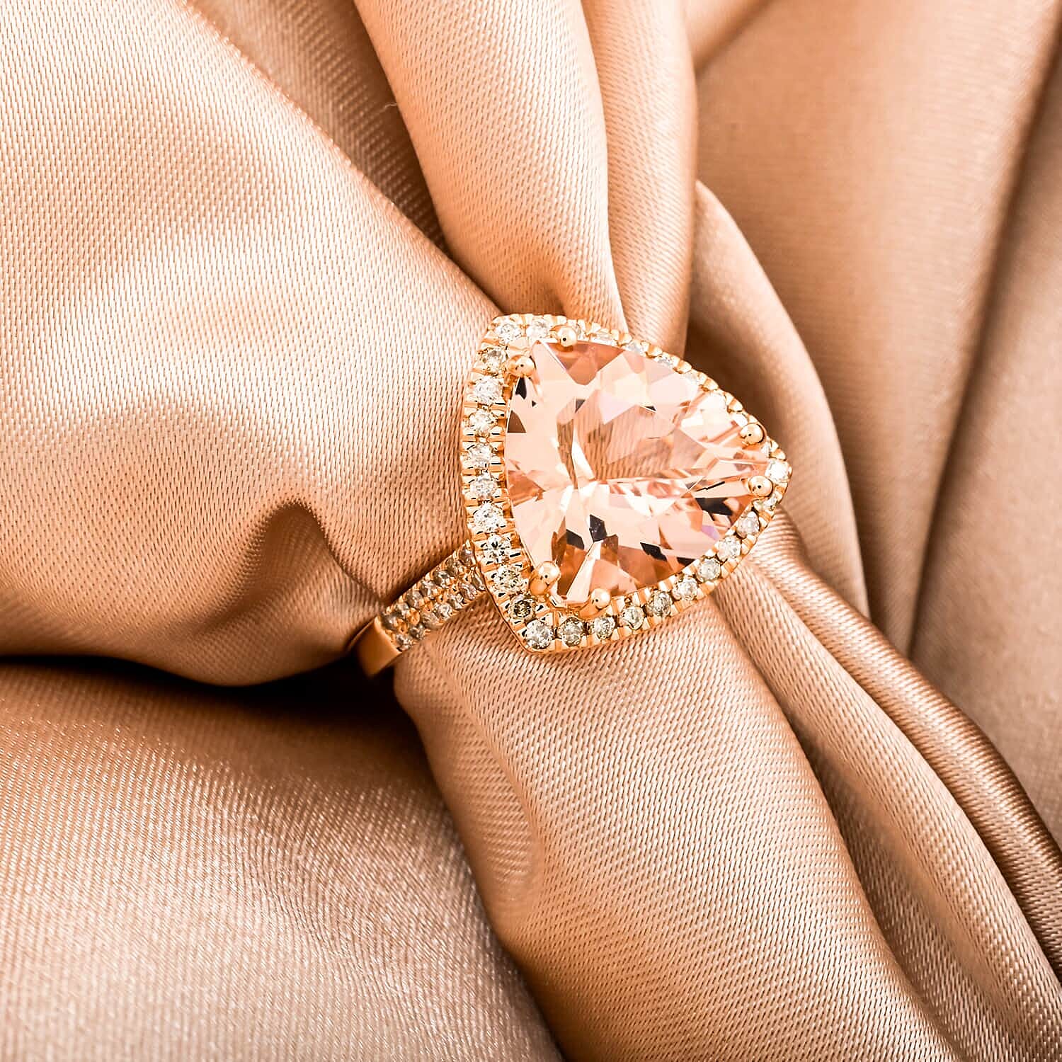 Luxoro  10K Rose Gold  AAA   Morganite ,  White Diamond  I2 Ring 5.15 ct,  Gold Wt. 4.28 Gms  5.150  Ct.